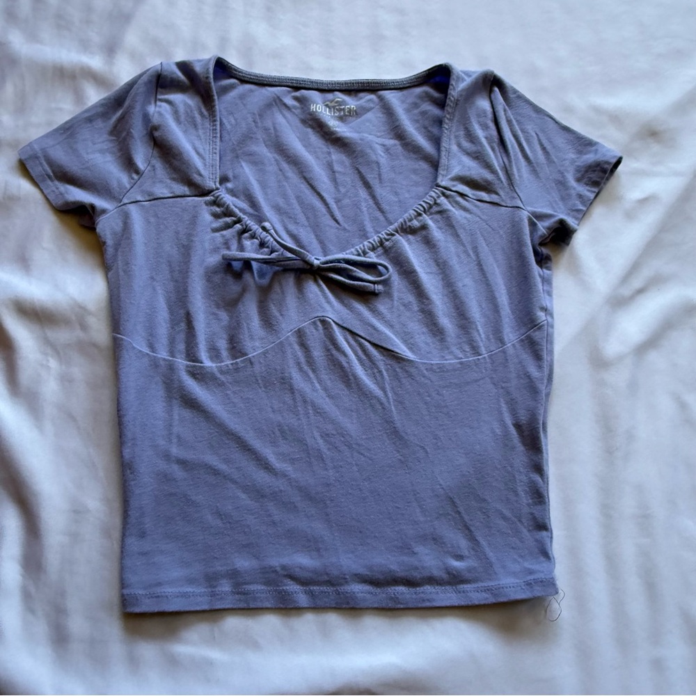 Hollister lavender Fitted women’s crop top tee w/ tie front XS great condition!